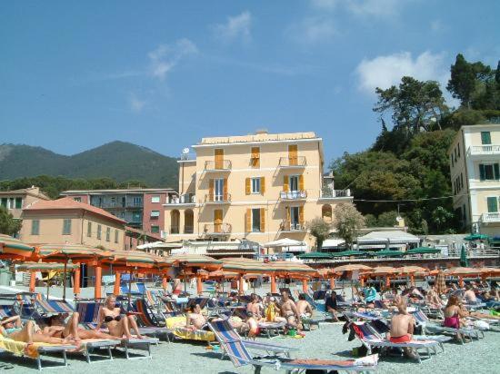 Hotel La Spiaggia Monterosso al Mare Bagian luar foto